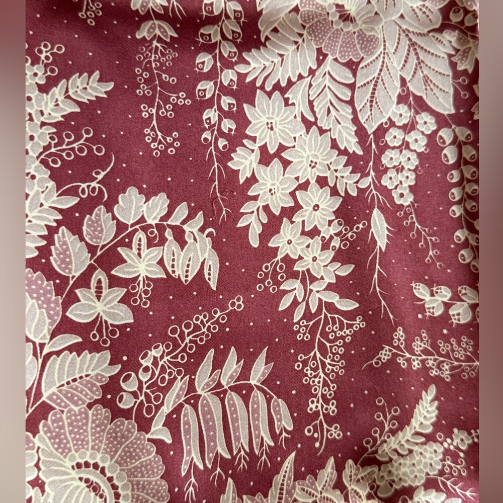 Smithsonian “Wisteria Lace” Silk Scarf NWT - Picture 7 of 9